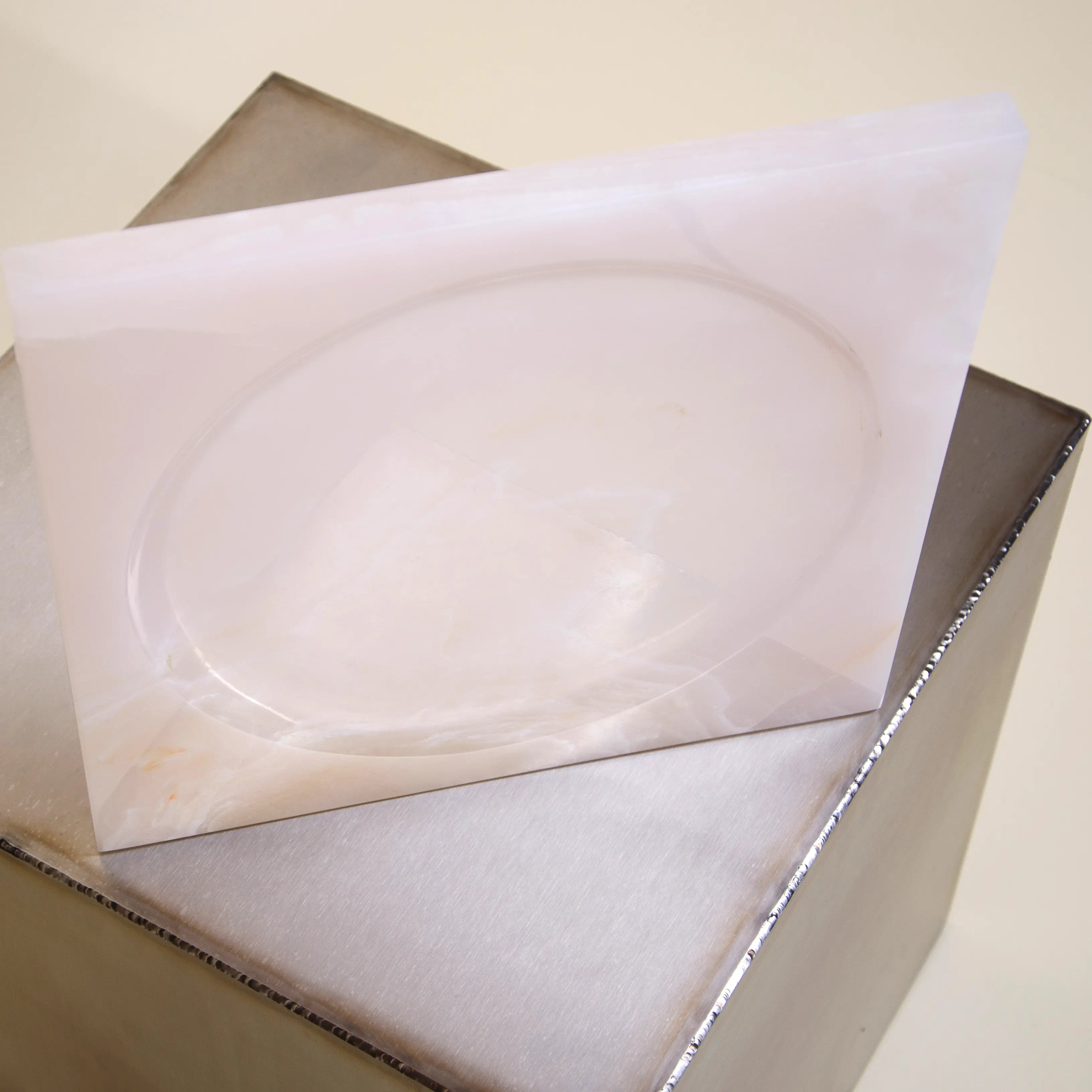 atrium center piece - weißer onyx