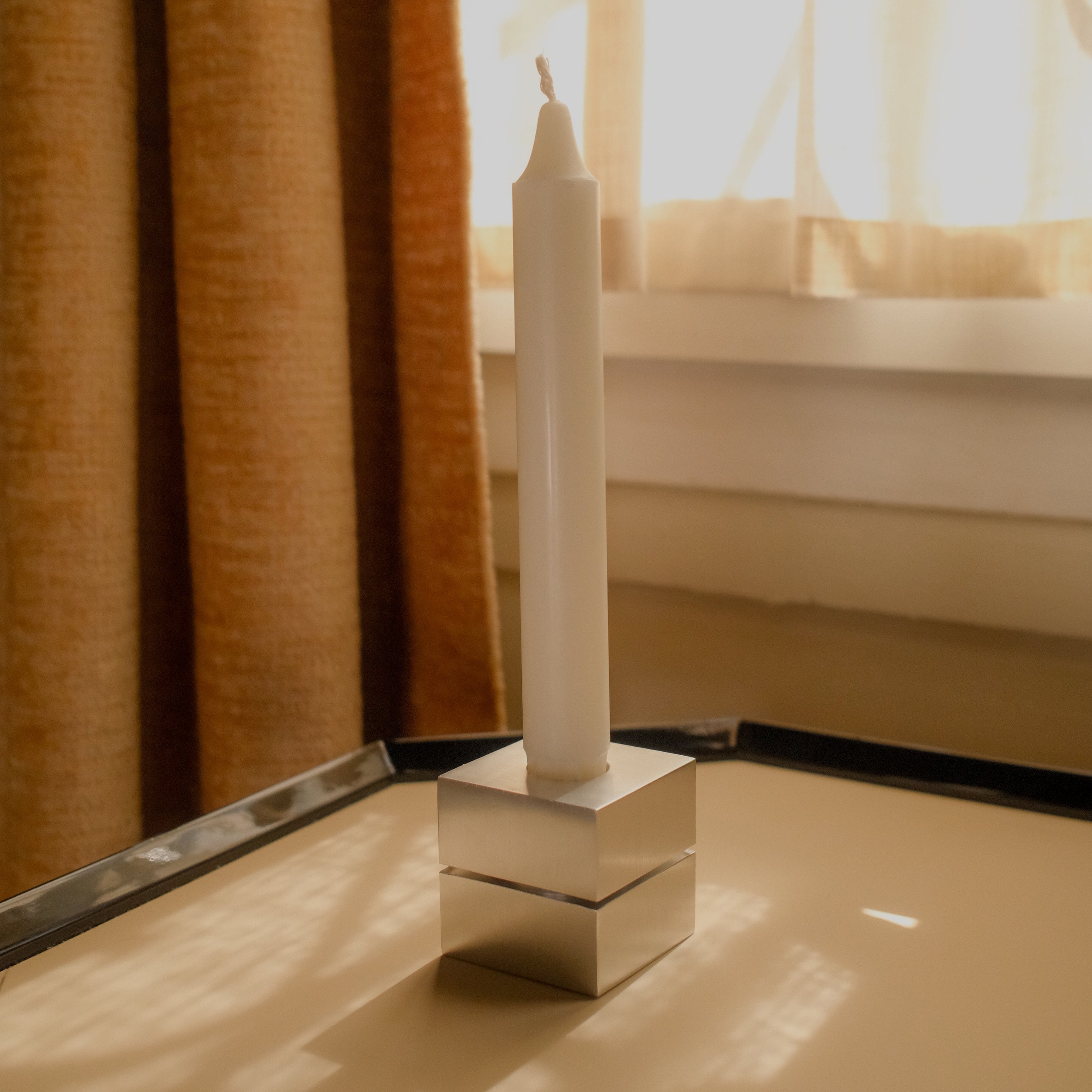 aedes räucherstäbchen- und kerzenhalter - aluminium gebürstet