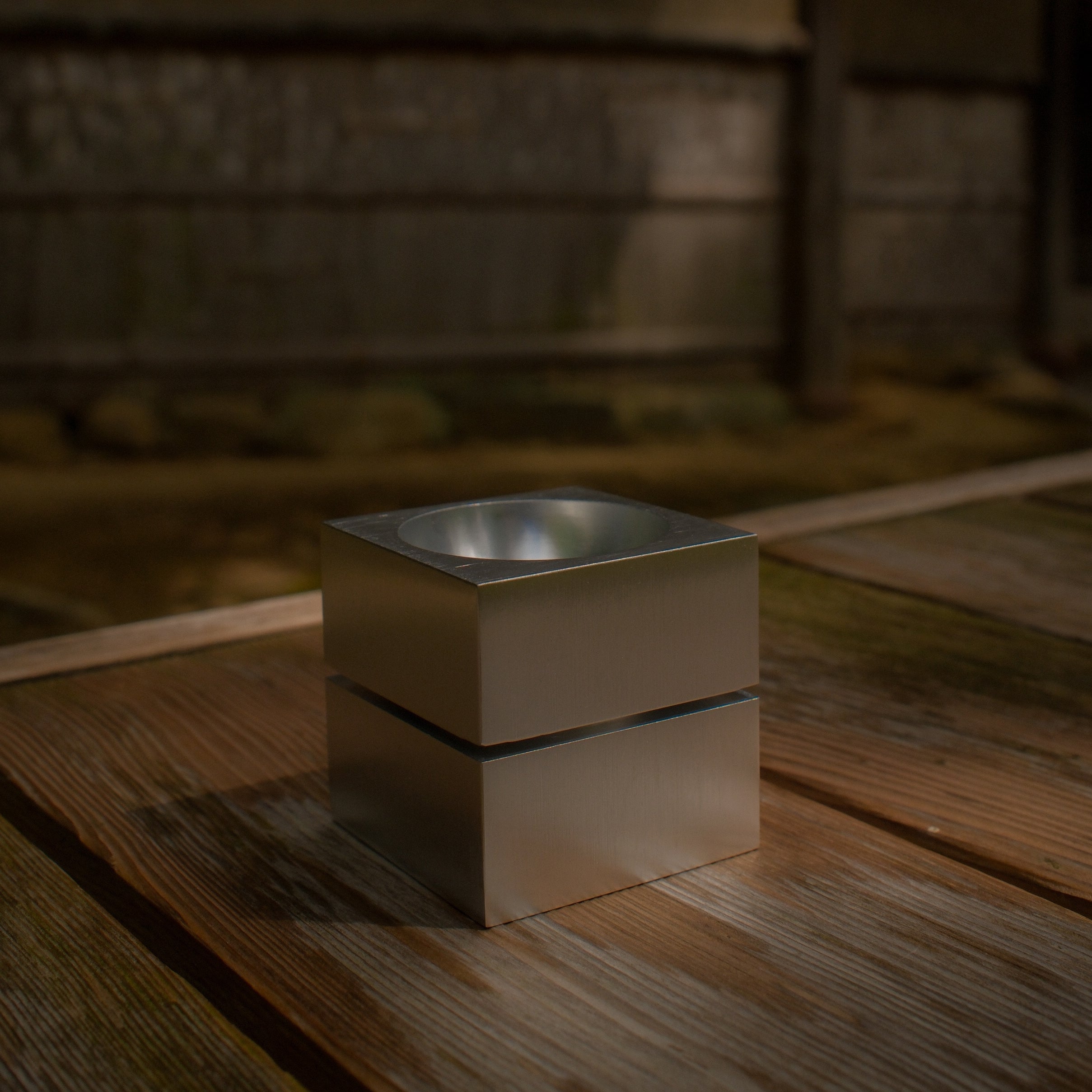 aedes räucherstäbchen- und kerzenhalter - aluminium gebürstet