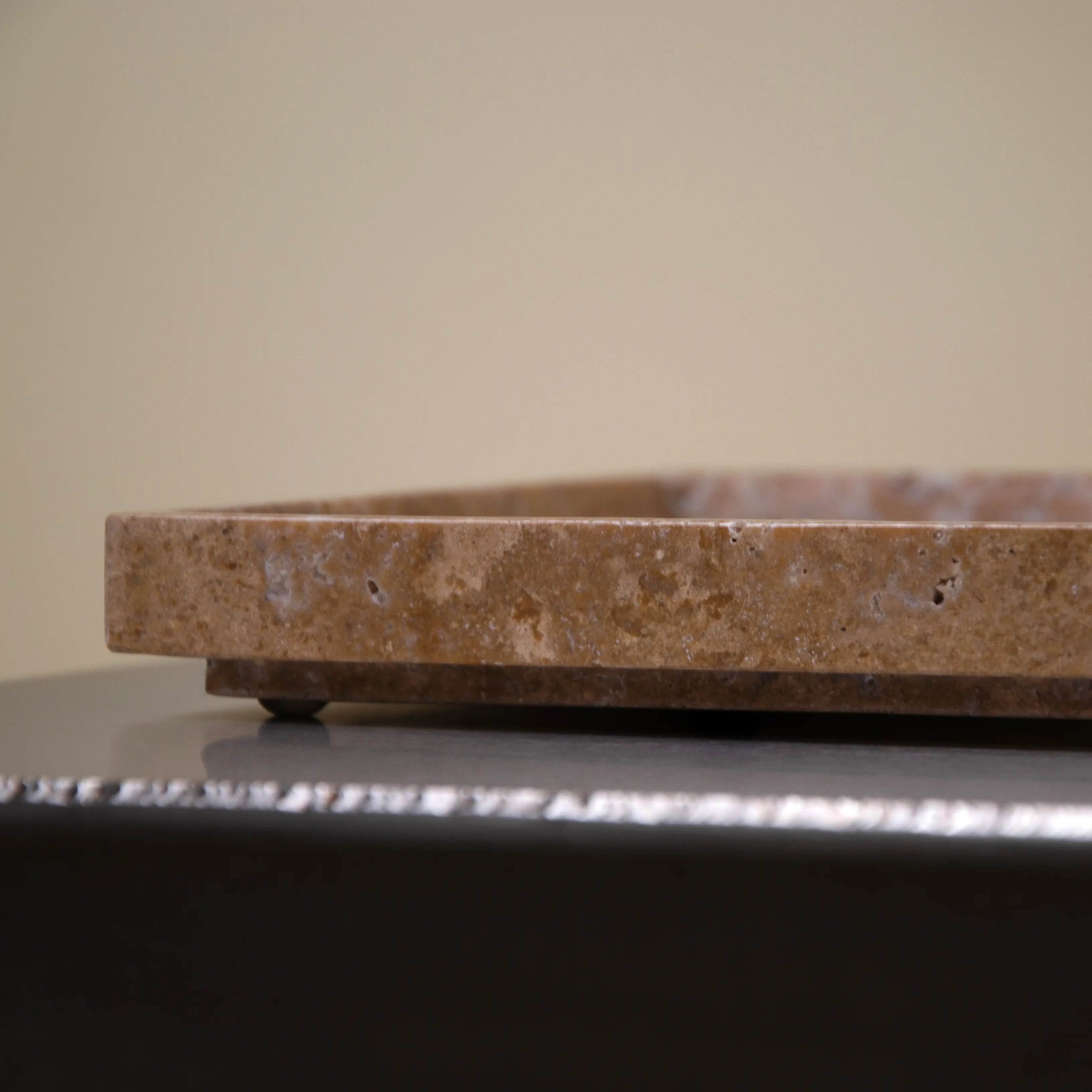 podium tray - noce travertine