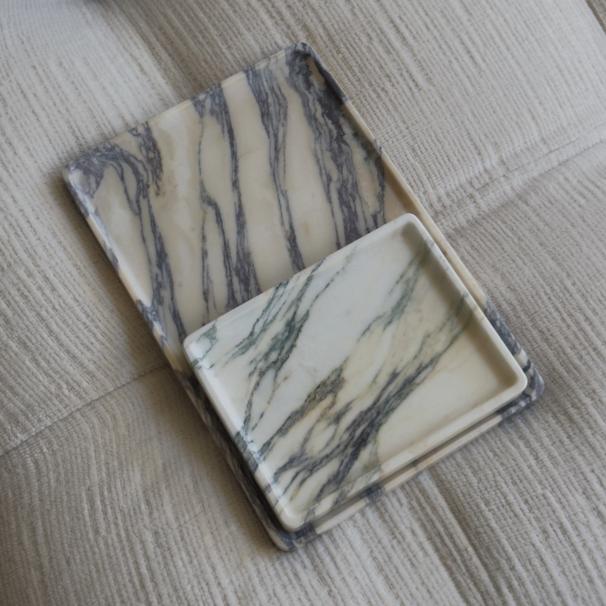 initium tablett groß - viola calacatta marmor