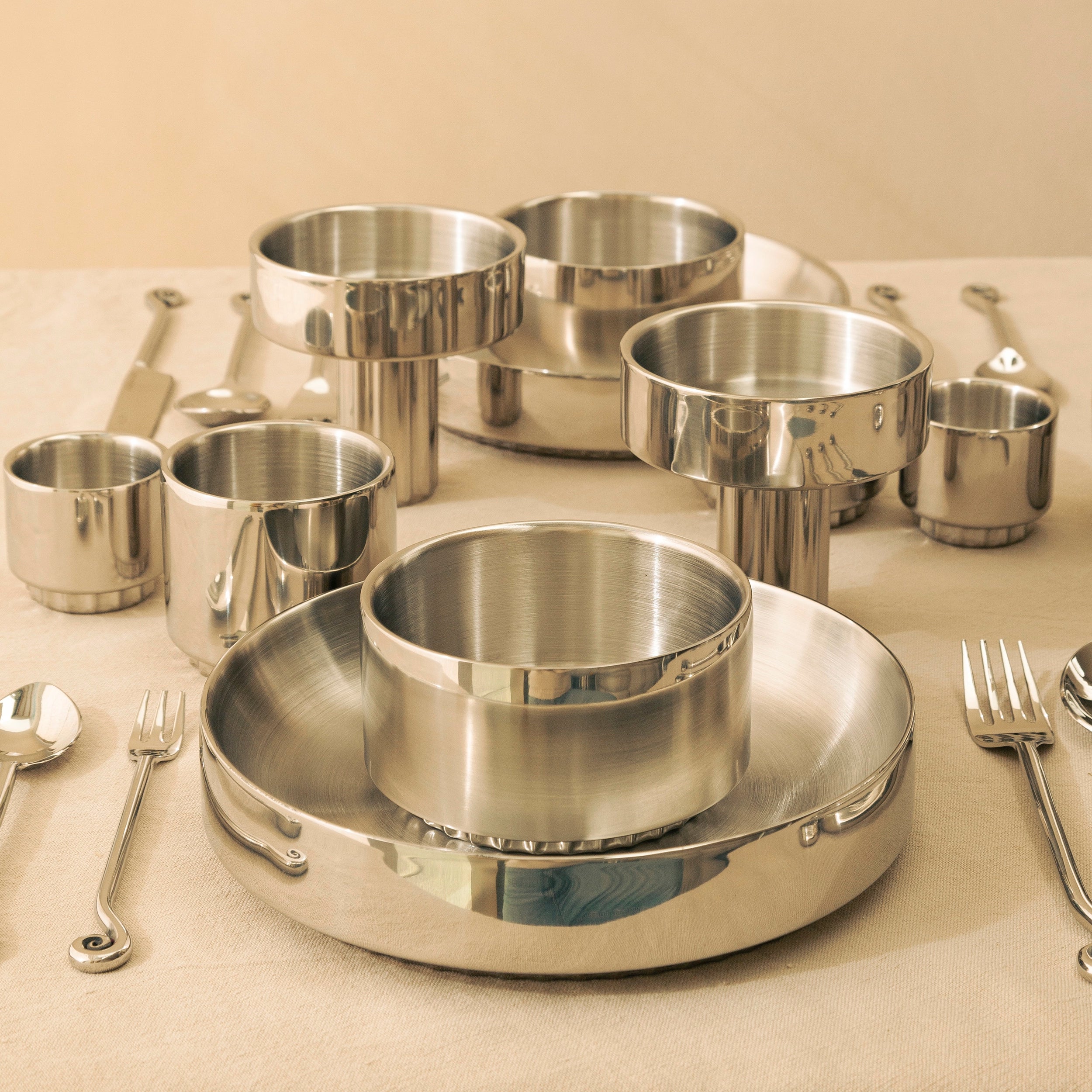 vita - steel dinner plate