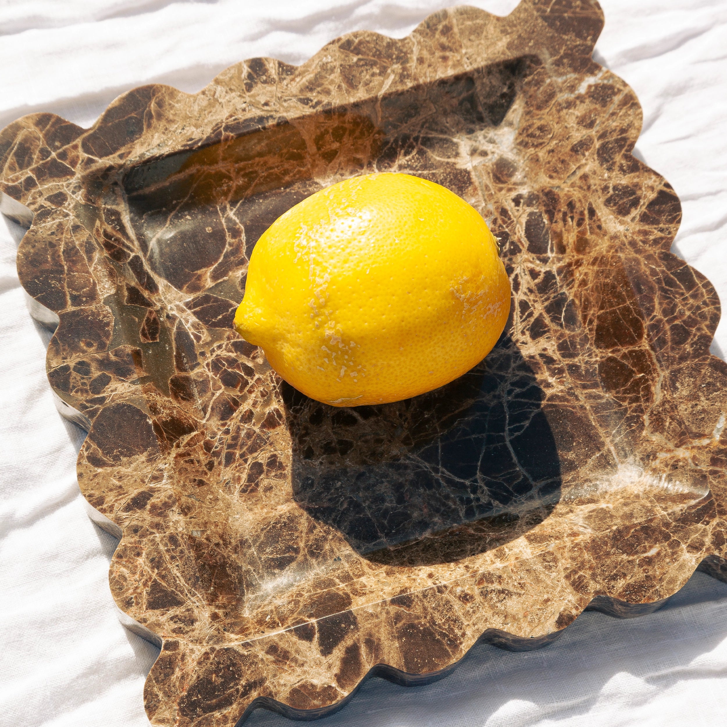 fluctus tray - brown marble