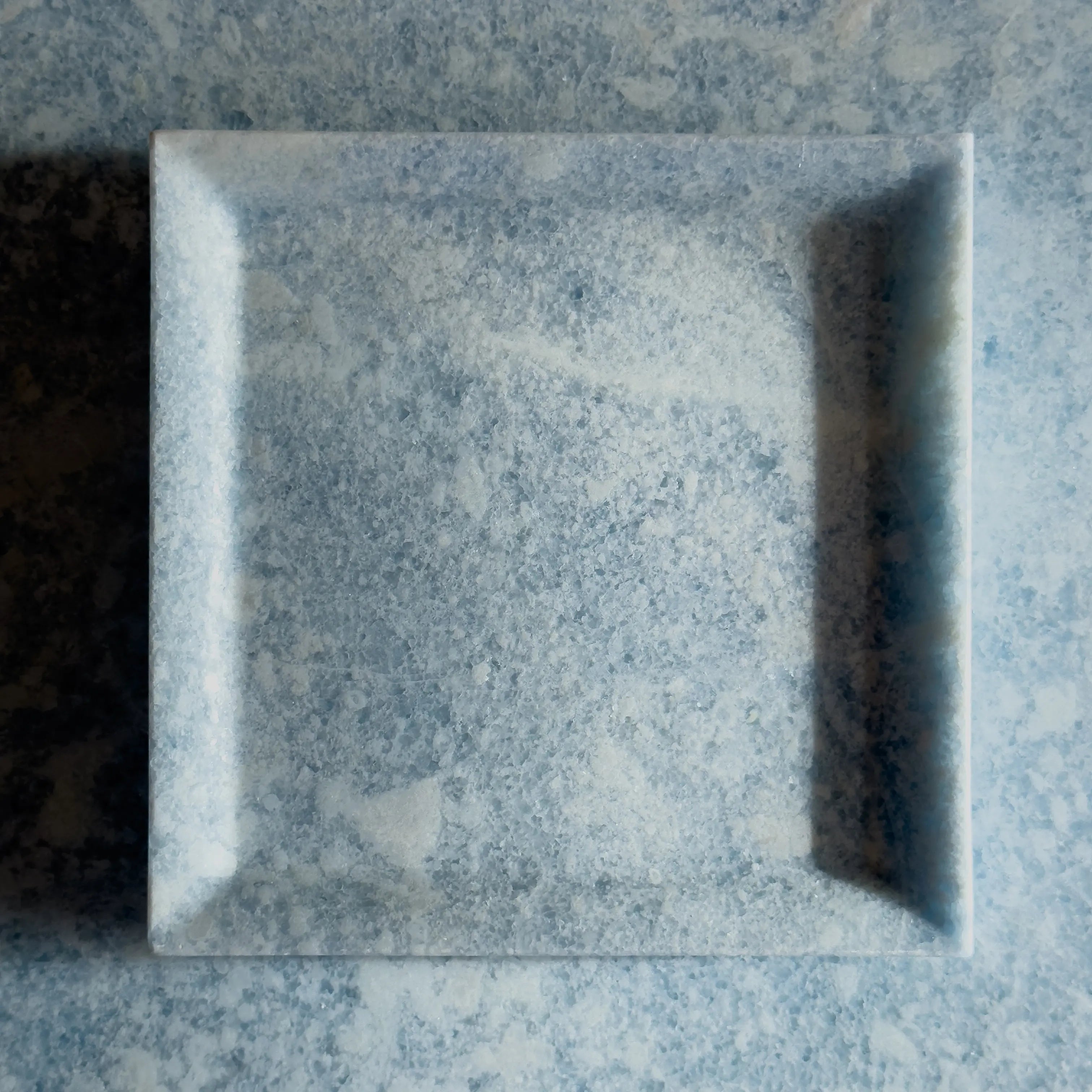 metropolis - blue crystal marmor beistelltisch cube