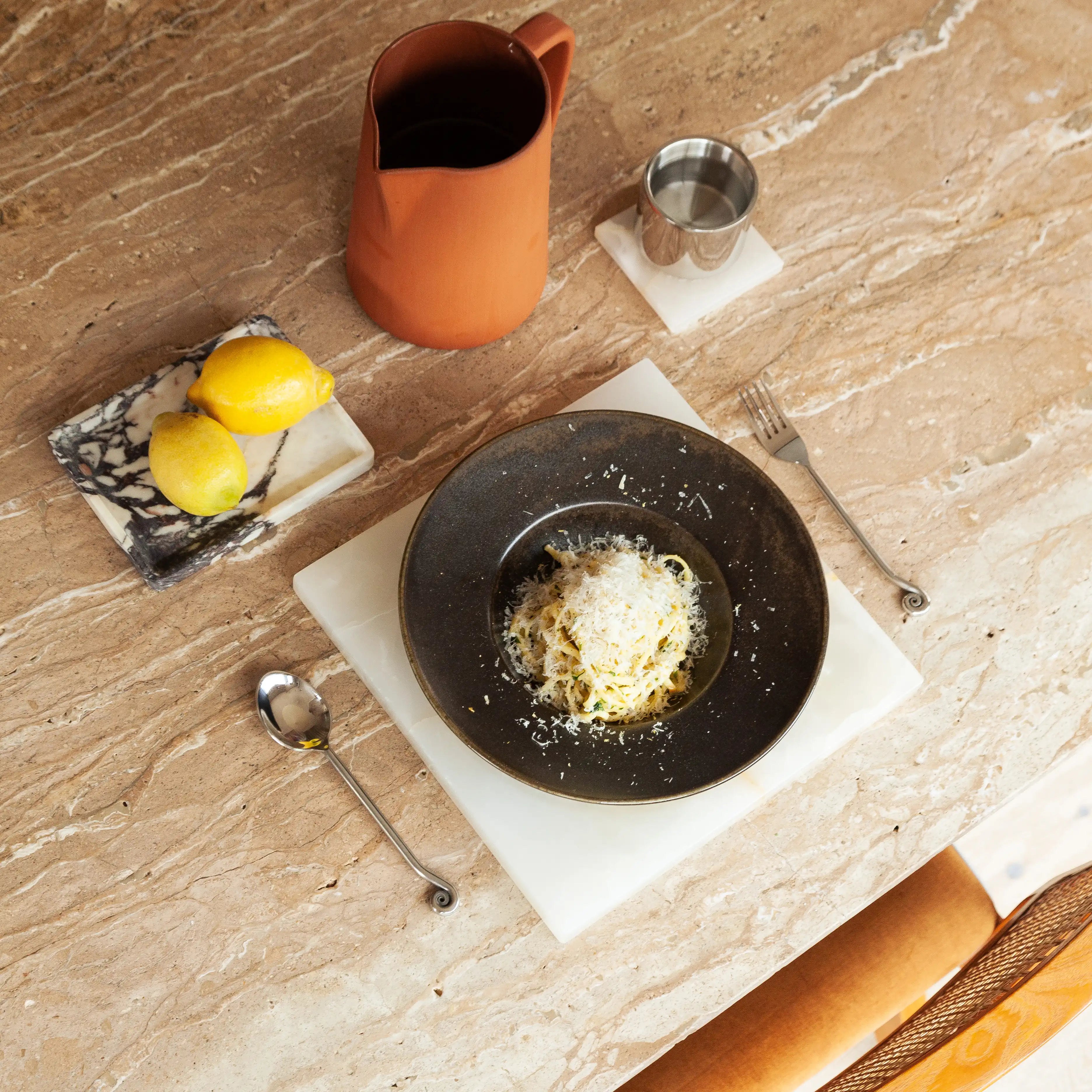 atrium center piece - weißer onyx