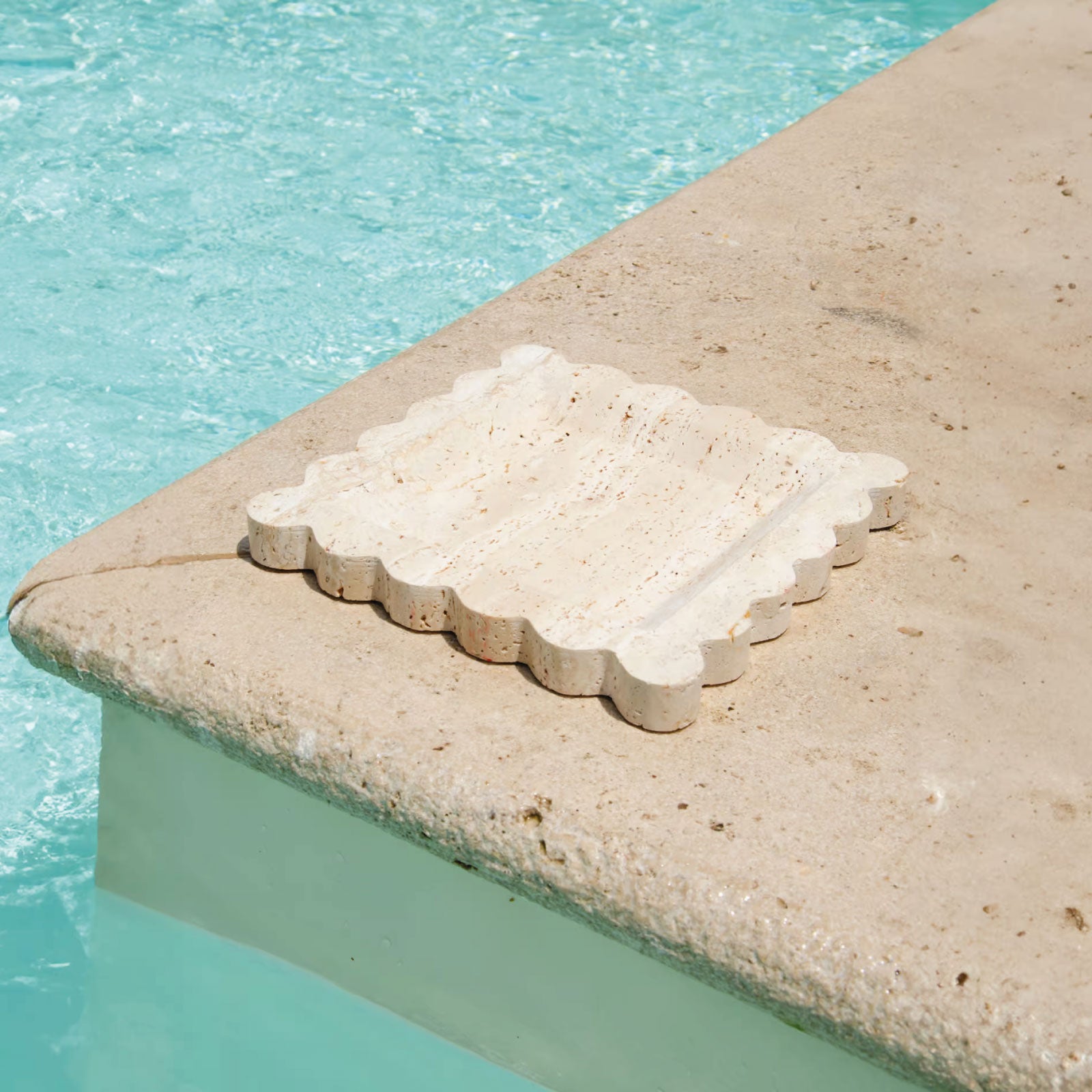fluctus tray - beige travertine