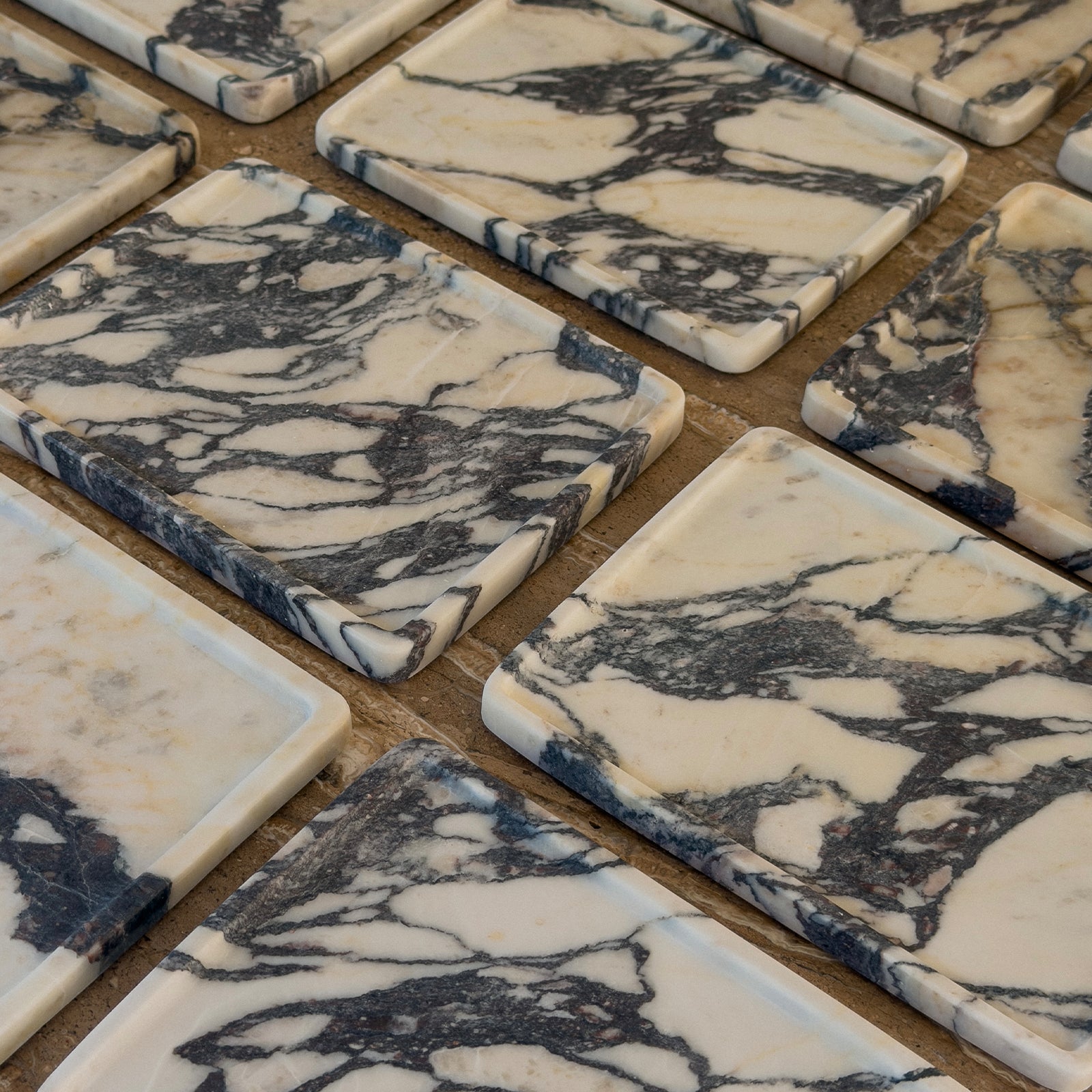 initium tray small - viola calacatta marble