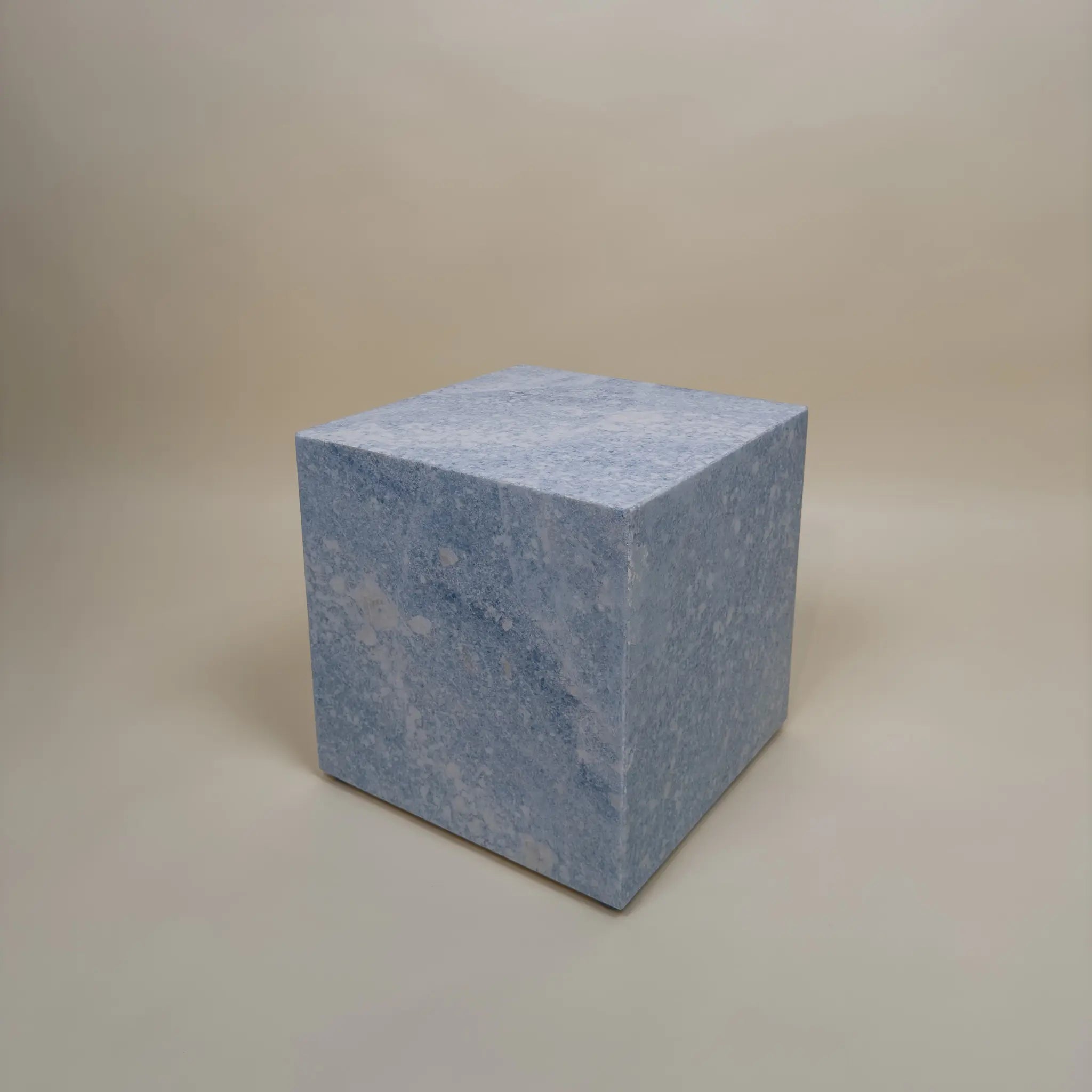 metropolis - blue crystal marmor beistelltisch cube